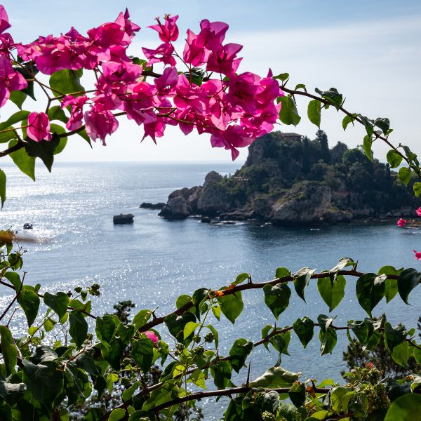 Scoprire il fascino di Taormina: una guida completa a questa incantevole destinazione 10 isola bella taormina