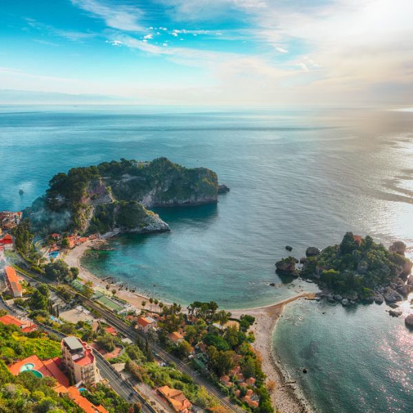 Scoprire il fascino di Taormina: una guida completa a questa incantevole destinazione 3 spiagge taormina - I fiori dell'etna