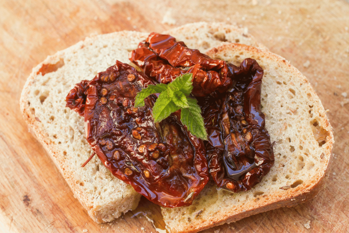 bruschetta con pomodori secchi