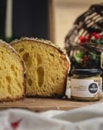 Panettone Al Pistacchio Verde Di Bronte D.O.P. 800g + Vasetto 190g Crema Di Pistacchio - immagine 4