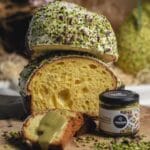 Panettone Al Pistacchio Verde Di Bronte D.O.P. 800g + Vasetto 190g Crema Di Pistacchio - immagine 2
